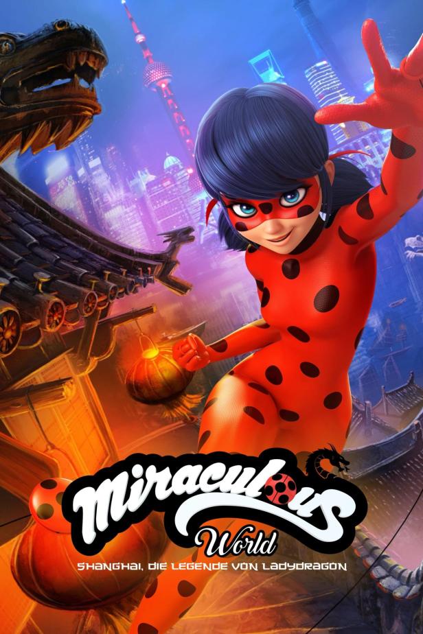 Ladybug vor der Skyline von Shanghai im Film „Miraculous World: Shanghai, die Legende von Lady Dragon“.