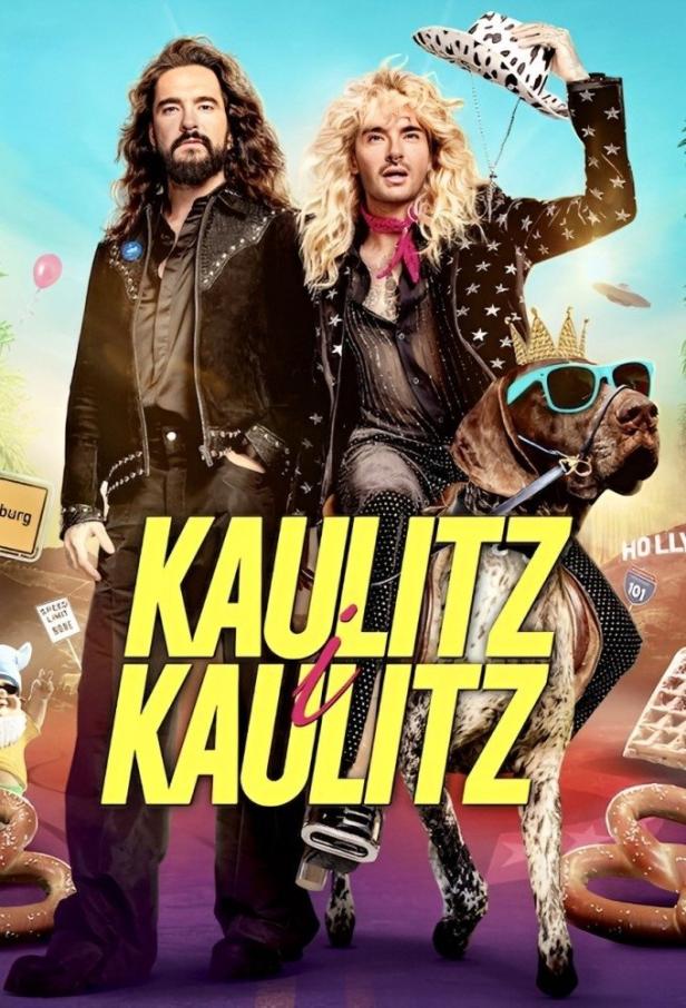Das Filmplakat zu „Kaulitz & Kaulitz“ zeigt Tom und Bill Kaulitz mit einem Hund, Brezeln und einer Waffel.
