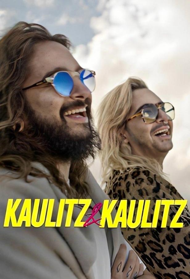 Die Brüder Bill und Tom Kaulitz lächeln und tragen Sonnenbrillen.
