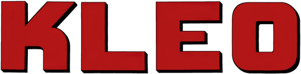 Der rote Schriftzug „KLEO“ vor einem schwarzen Hintergrund.