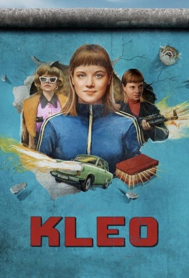 Das Poster für die Netflix-Serie „Kleo“ zeigt eine Agentin mit zwei Komplizinnen vor einer Berliner Mauer.