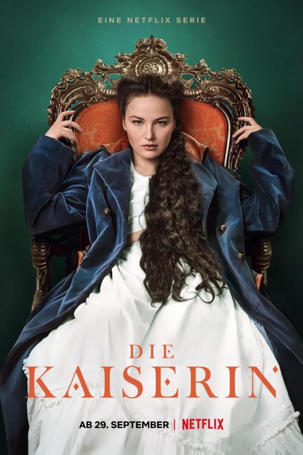 Das Poster der Netflix-Serie „Die Kaiserin“ zeigt eine junge Frau in einem goldenen Thron.