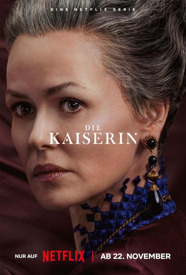 Nahaufnahme des Posters für die Netflix-Serie „Die Kaiserin“ mit Devrim Lingnau.