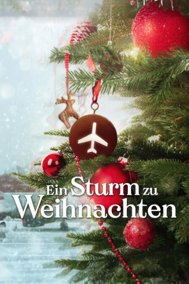 Ein Weihnachtsbaum mit roten Kugeln und einem Ornament mit Flugzeugsymbol.