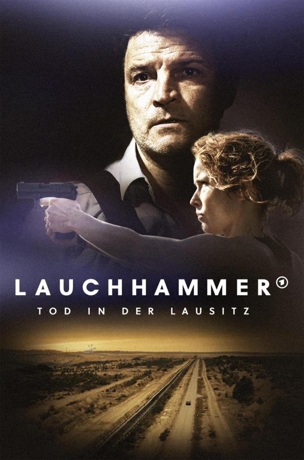 Das Filmplakat zu „Lauchhammer – Tod in der Lausitz“ zeigt einen Mann und eine Frau mit einer Pistole.