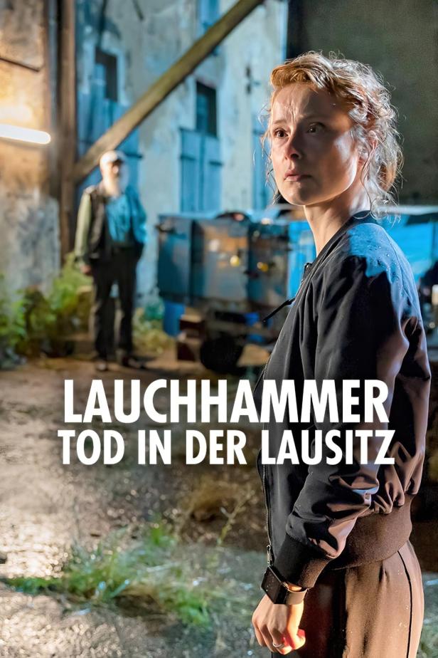Eine Frau im Vordergrund, im Hintergrund ein Mann, möglicherweise eine Szene aus „Lauchhammer – Tod in der Lausitz“.