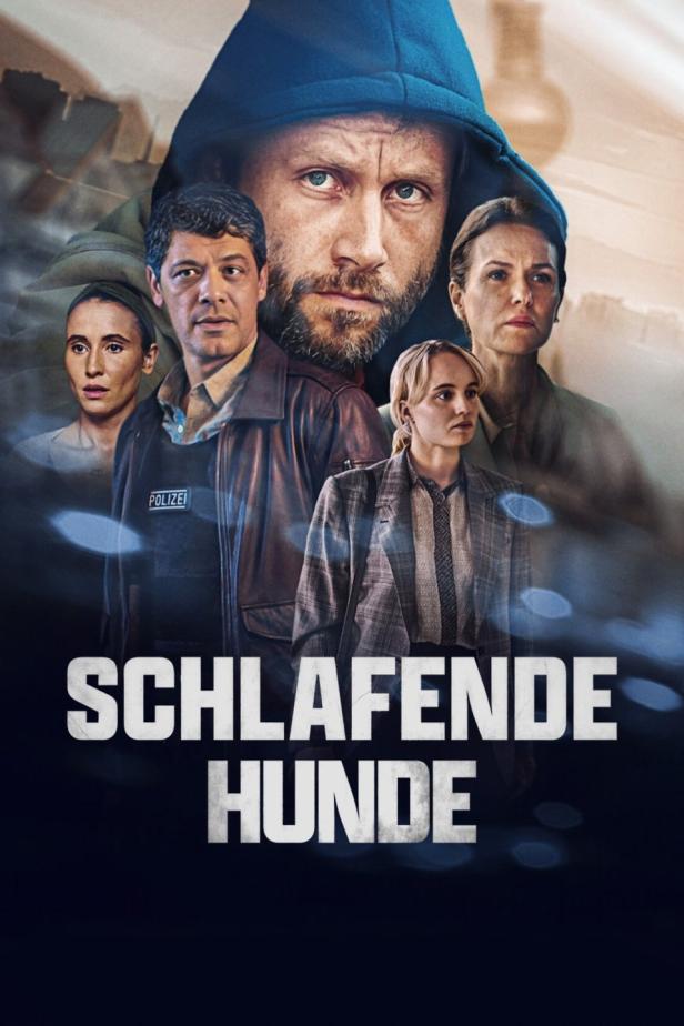 Das Filmplakat für „Schlafende Hunde“ zeigt mehrere Schauspieler, darunter einen Mann mit Kapuze.