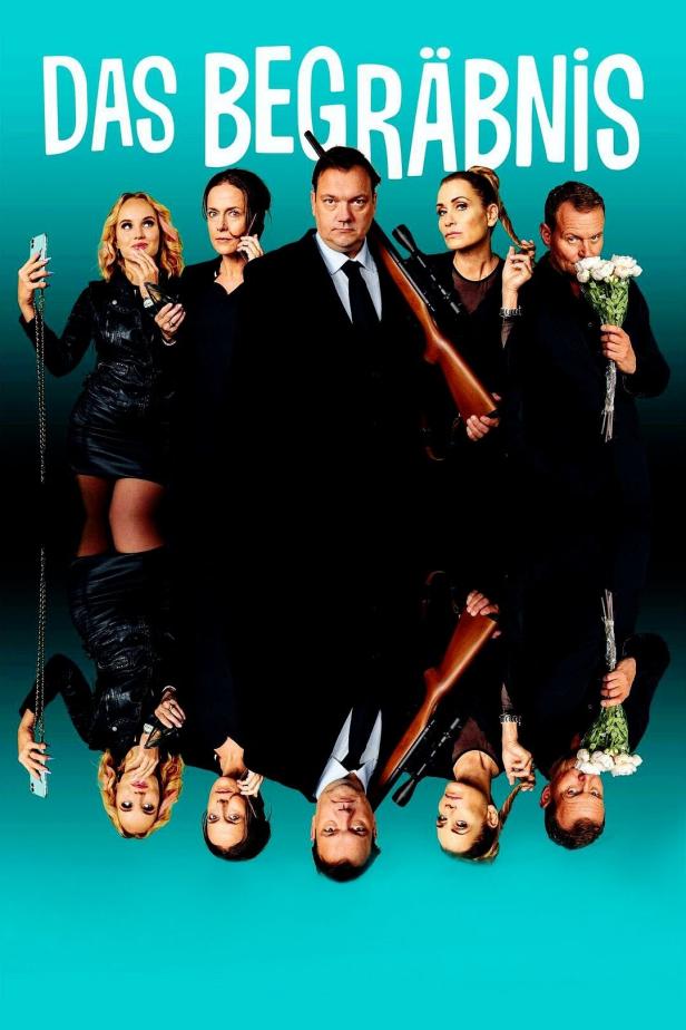 Das Filmplakat für „Das Begräbnis“ zeigt fünf Personen, von denen eine ein Gewehr und eine andere einen Blumenstrauß hält.