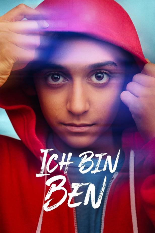 Ein Junge mit rotem Hoodie ist auf dem Filmplakat „Ich bin Ben“ zu sehen.