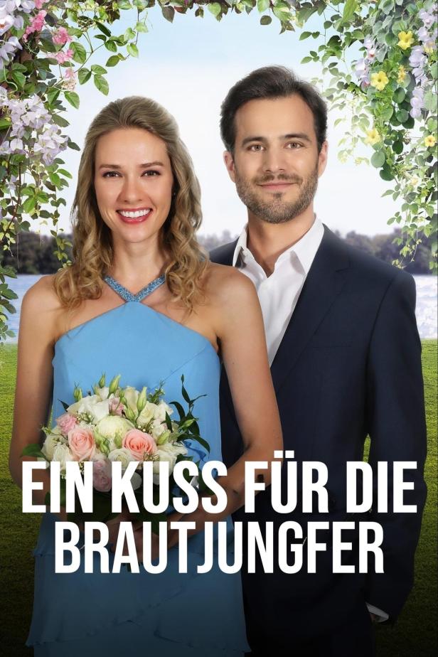 Ein Mann und eine Frau vor dem Hintergrund des Films „Ein Kuss für die Brautjungfer“.