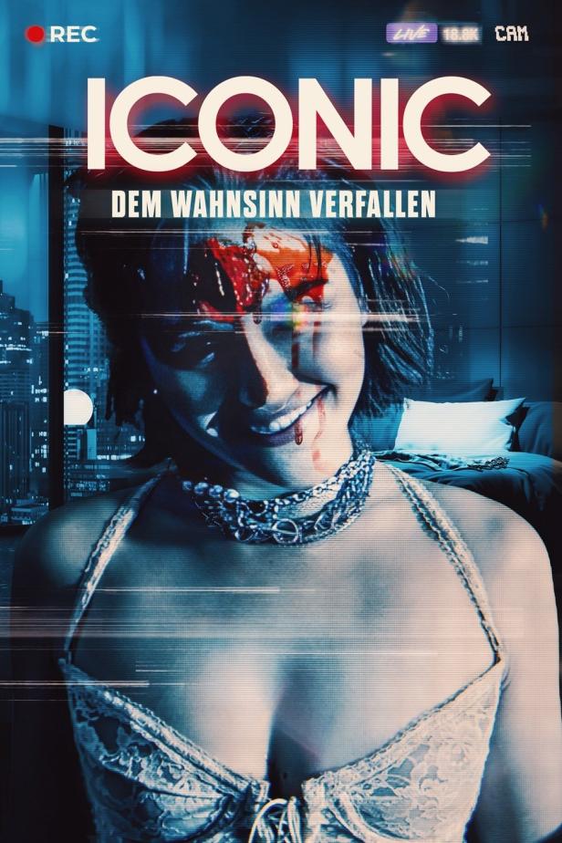 Das Filmplakat für „Iconic: Dem Wahnsinn verfallen“ zeigt eine blutverschmierte Frau, gefilmt im Stil einer Überwachungskamera.
