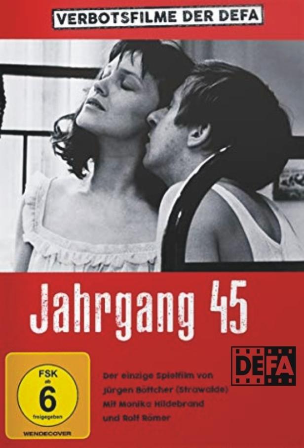 Das Filmplakat für „Jahrgang 45“ zeigt eine Schwarzweißaufnahme eines Paares.