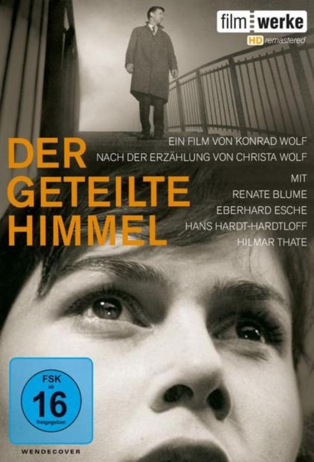 Das Filmplakat für „Der geteilte Himmel“ zeigt eine Frau im Vordergrund und einen Mann auf einer Brücke im Hintergrund.
