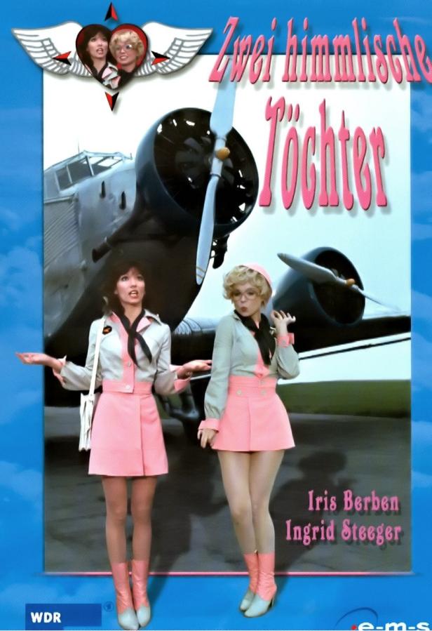 Das Filmplakat für „Zwei himmlische Töchter“ mit Iris Berben und Ingrid Steeger vor einem Flugzeug.