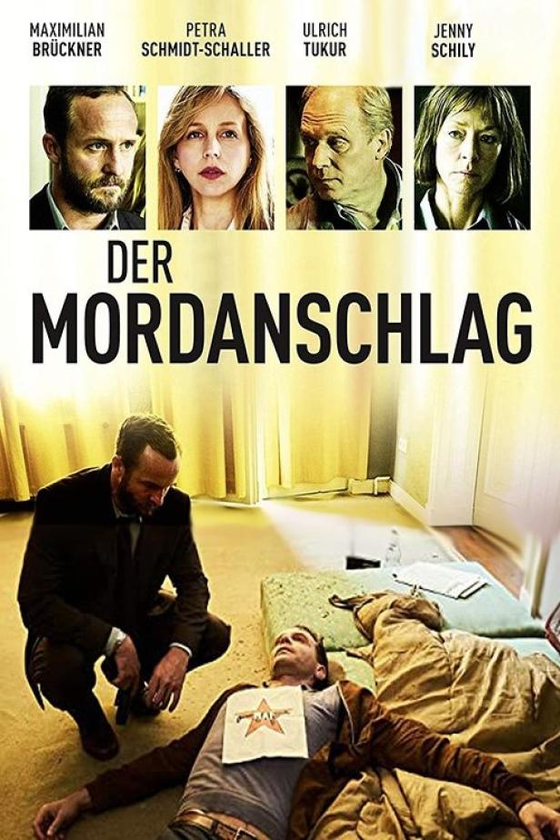 Das Filmplakat für „Der Mordanschlag“ zeigt einen Mann mit einer Schusswaffe neben einer Leiche.
