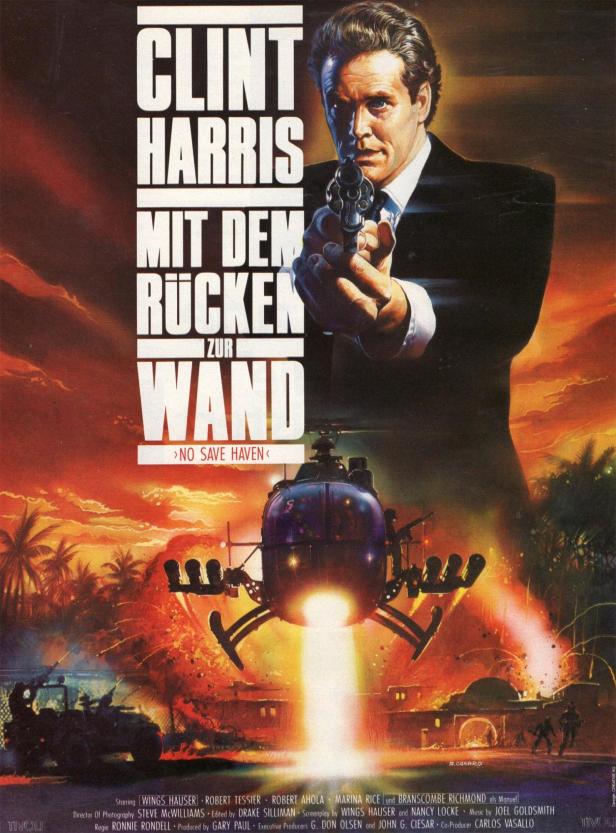 Das Filmplakat für „Mit dem Rücken zur Wand“ zeigt Clint Harris mit einer Waffe vor einem Hubschrauber im Kampf.