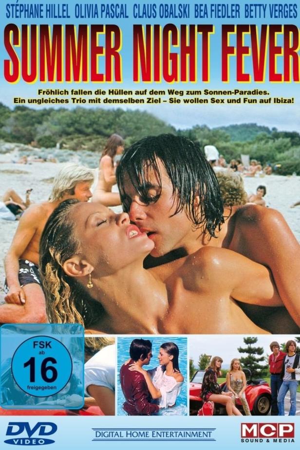 Das Filmplakat für „Summer Night Fever“ zeigt eine Liebesszene am Strand.