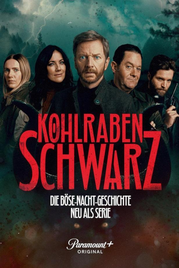 Das Filmplakat für die Serie „Kohlrabenschwarz“ auf Paramount+ zeigt die Hauptdarsteller vor dunklem Hintergrund.