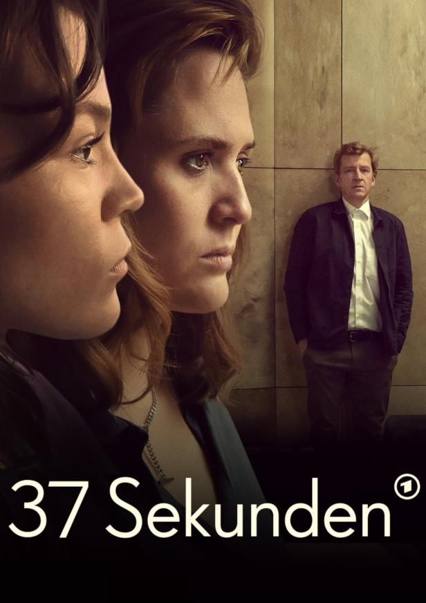 Das Filmplakat zu „37 Sekunden“ zeigt zwei Frauen im Profil und einen Mann an einer Wand.
