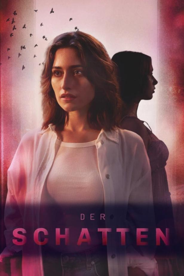 Das Filmplakat für „Der Schatten“ zeigt eine Frau mit einer Silhouette im Hintergrund.