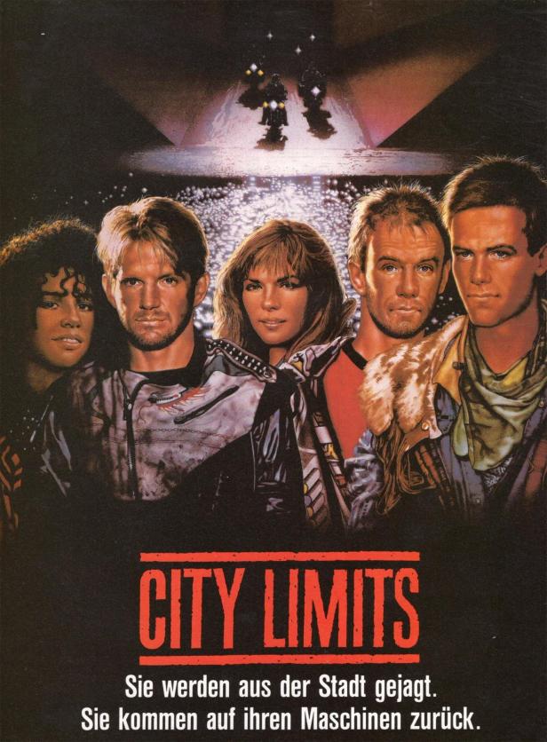 Das Filmplakat für „City Limits“ zeigt eine Gruppe junger Leute vor einer futuristischen Stadtlandschaft.