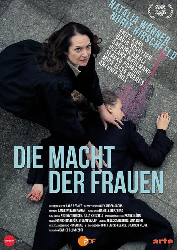Das Filmplakat für „Die Macht der Frauen“ zeigt Natalia Wörner über einer am Boden liegenden Frau.
