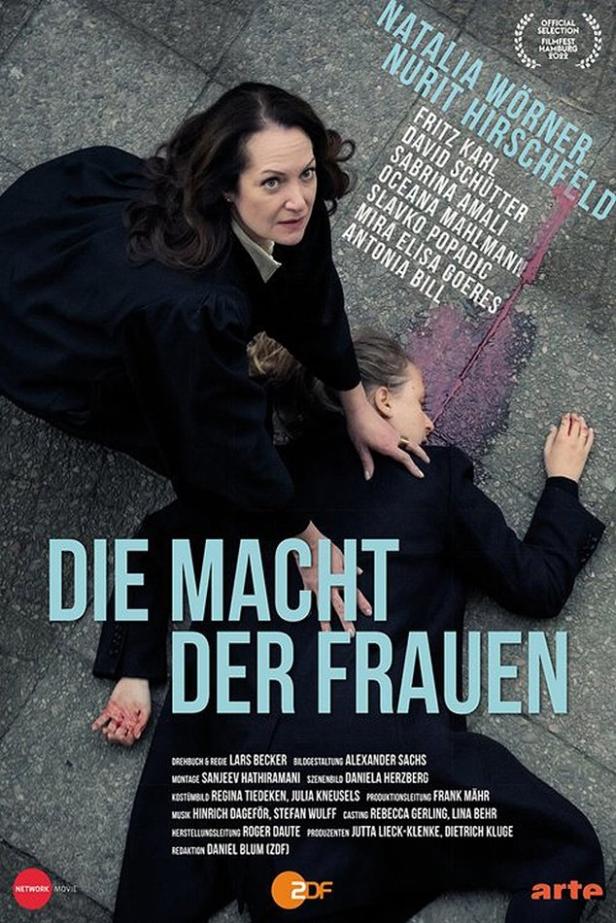Das Filmplakat für „Die Macht der Frauen“ zeigt Natalia Wörner über einer am Boden liegenden Frau.