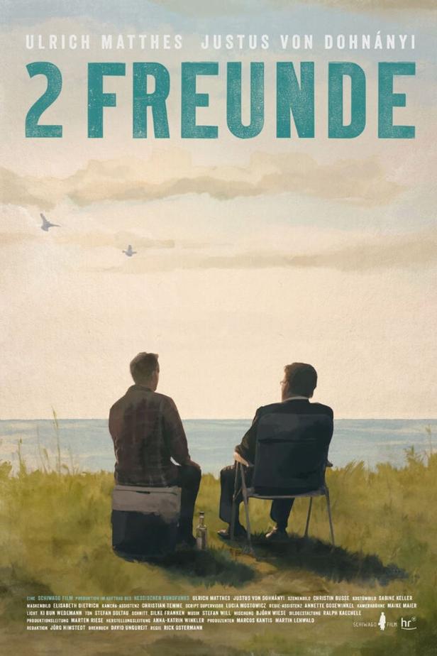 Das Filmplakat für „2 Freunde“ mit Ulrich Matthes und Justus von Dohnányi zeigt zwei Männer am Meer.