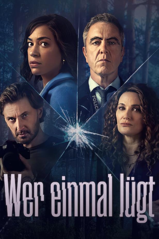 Das Filmplakat für „Wer einmal lügt“ zeigt vier Personen vor einem zerbrochenen Spiegel.