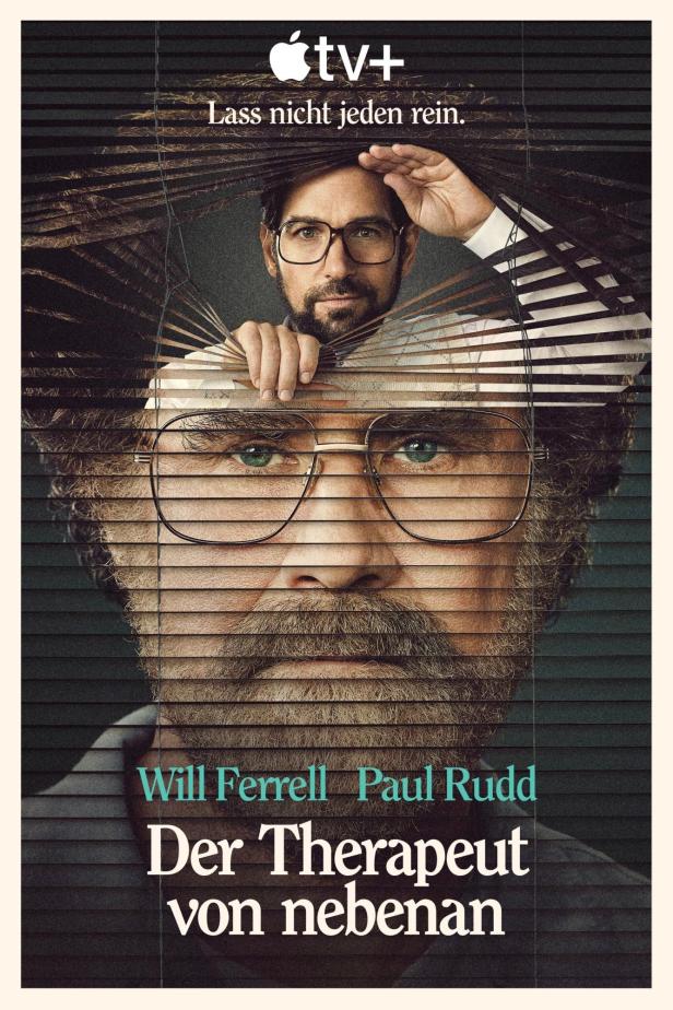 Das Poster für „Der Therapeut von nebenan“ mit Will Ferrell und Paul Rudd hinter Jalousien.