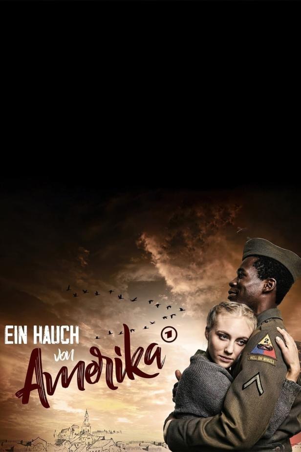 Ein amerikanischer Soldat umarmt eine junge deutsche Frau vor dem Hintergrund der Serie „Ein Hauch von Amerika“.