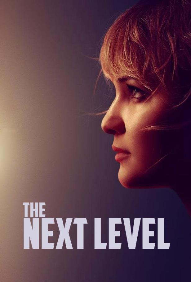 Das Filmplakat für „The Next Level“ zeigt das Profil einer Frau mit blonden Haaren.