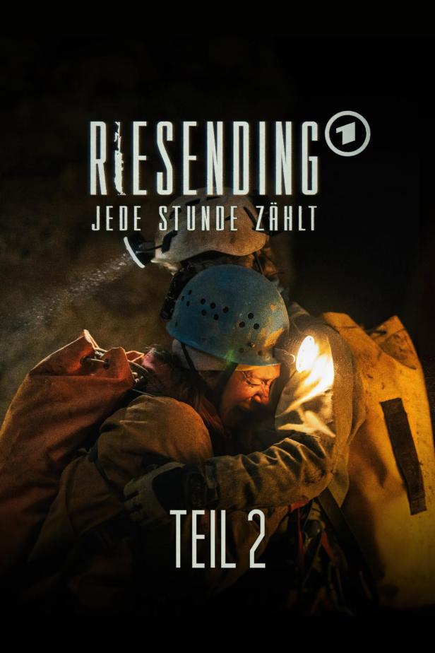 Das Filmplakat für „Riesending – Jede Stunde zählt, Teil 2“ zeigt eine Rettung in einer dunklen Höhle.