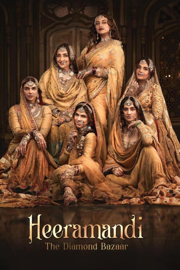 Sechs Frauen in traditioneller Kleidung posieren für ein Werbebild von „Heeramandi: The Diamond Bazaar“.