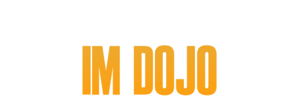 Das Logo von „Cobra Kai VI: M Dojo“ vor schwarzem Hintergrund.