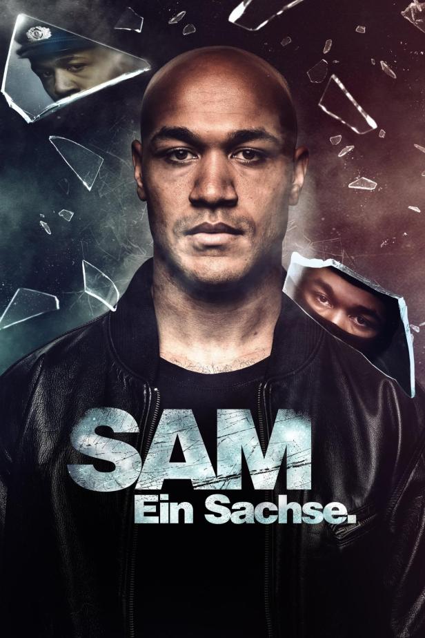 Das Filmplakat für „Sam – Ein Sachse“ zeigt einen Mann mit Lederjacke und zerbrochenem Spiegelglas.