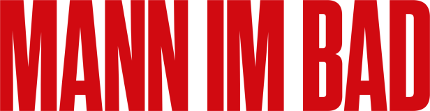 Der Schriftzug „Man I'm Bad“ in roter Schrift auf schwarzem Hintergrund.