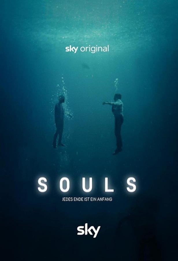 Das Poster für die Sky-Original-Serie „Souls“ zeigt zwei Personen unter Wasser.