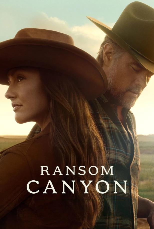Das Filmplakat für „Ransom Canyon“ zeigt eine Frau und einen Mann mit Cowboyhüten vor einer ländlichen Kulisse.