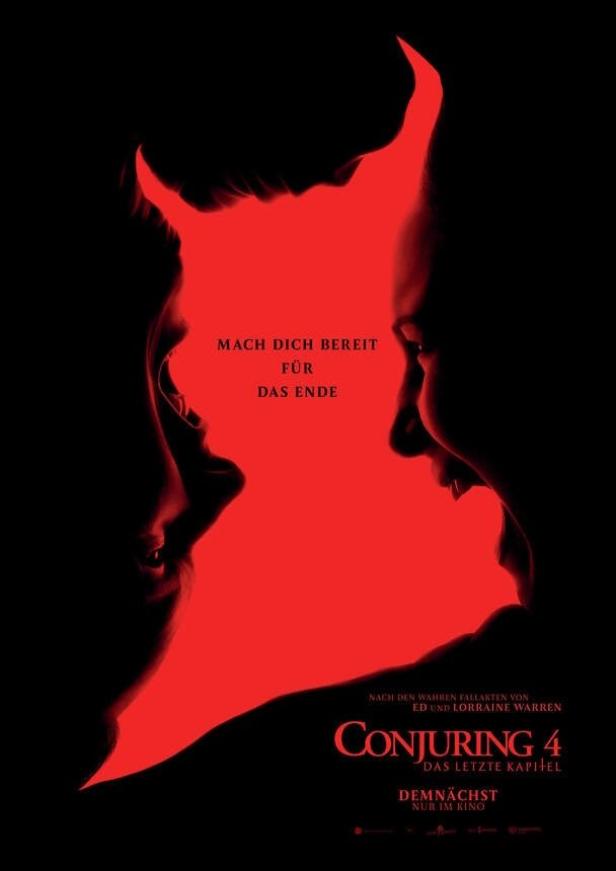 Das rote Poster für „Conjuring 4“ zeigt die Silhouette eines Dämons zwischen zwei Gesichtern.
