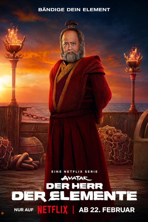 Ein Mann im roten Gewand auf einem Schiff, vermutlich aus der Serie „Avatar: Der Herr der Elemente“.