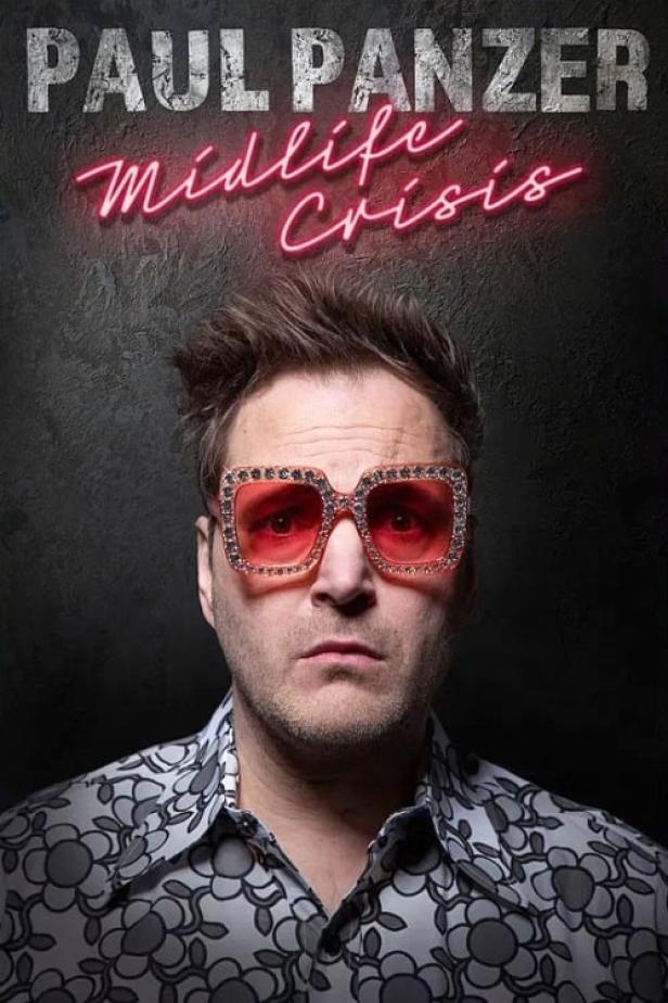 Das Poster für Paul Panzers „Midlife Crisis“ zeigt den Comedian mit auffälliger Brille.
