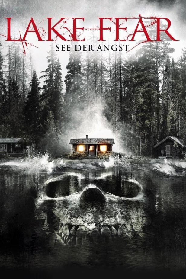 Das Filmplakat für „Lake Fear – See der Angst“ zeigt ein Haus am See und einen Totenkopf unter Wasser.