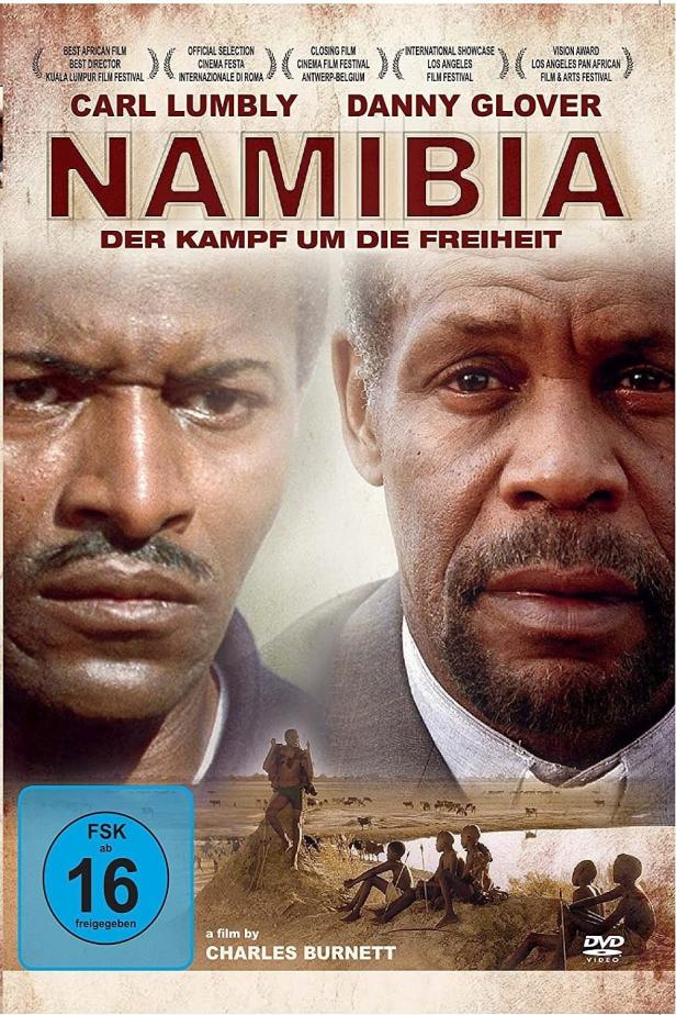 Das Filmplakat für „Namibia: Der Kampf um die Freiheit“ mit Carl Lumbly und Danny Glover.