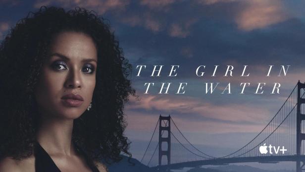Das Filmplakat für „The Girl in the Water“ zeigt eine Frau vor der Golden Gate Bridge.