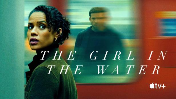 Das Filmplakat für „The Girl in the Water“ zeigt eine Frau und einen Mann vor einem verschwommenen Hintergrund.