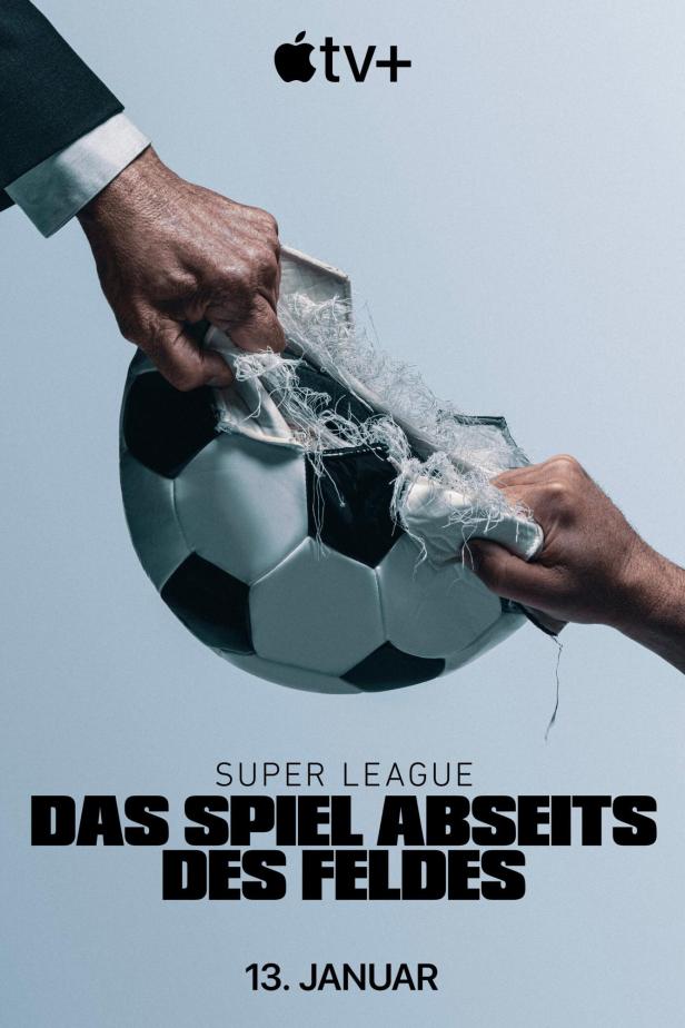 Zwei Hände zerreißen einen Fußball; Plakat für „Super League: Das Spiel abseits des Feldes“.