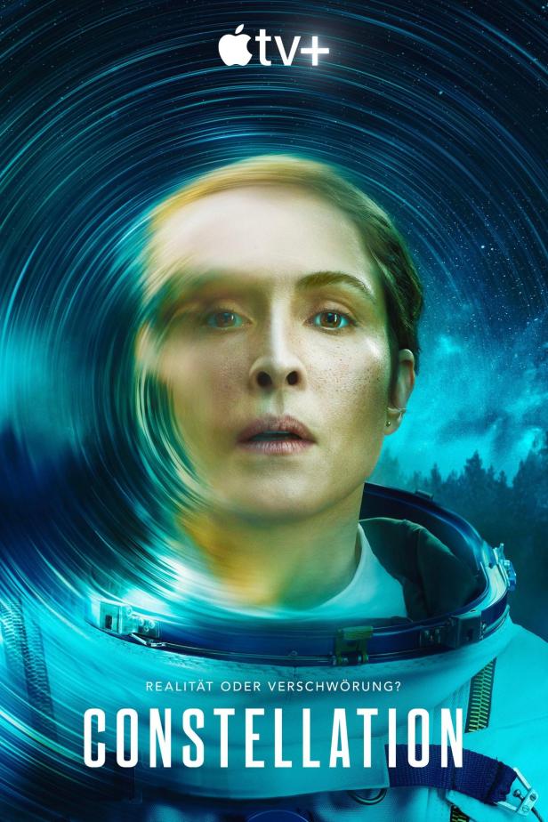 Das Filmplakat für „Constellation“ zeigt eine Astronautin vor einem kosmischen Hintergrund.