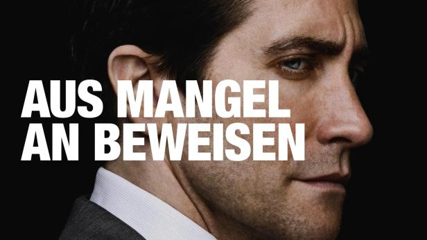 Das Porträt eines Mannes vor schwarzem Hintergrund mit dem Text „Aus Mangel an Beweisen“.