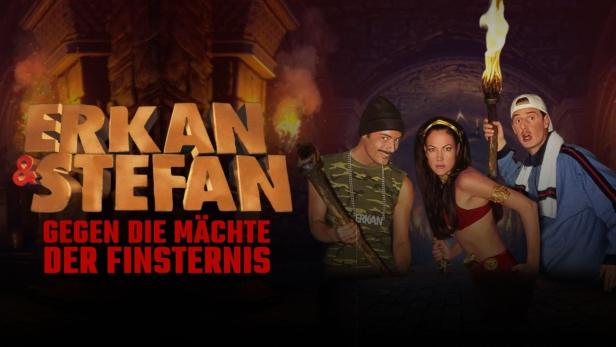 Das Filmplakat für „Erkan & Stefan gegen die Mächte der Finsternis“ zeigt die Hauptdarsteller in einem Abenteuer-Setting.
